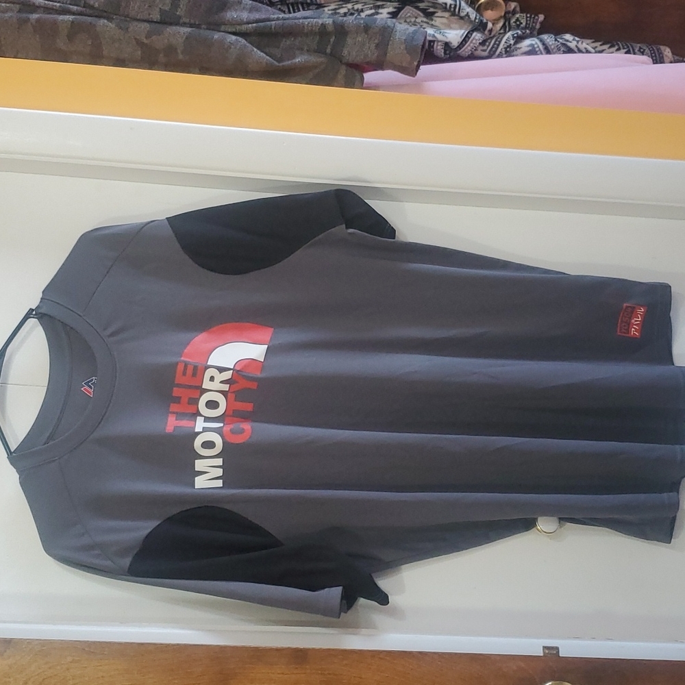 Men's breathable shirt. Majestic brand.